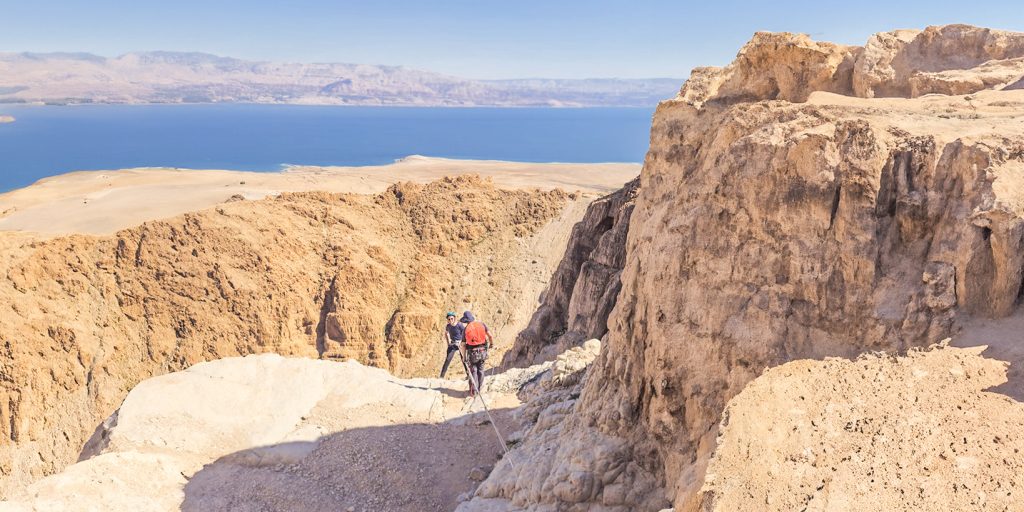 טיול סנפלינג בנוף המדברי עם אשדות אקסטרים