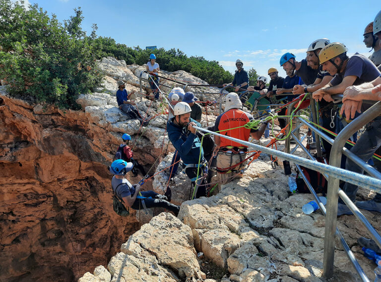 יום גיבוש לעובדים במערת קשת עם חברת אשדות
