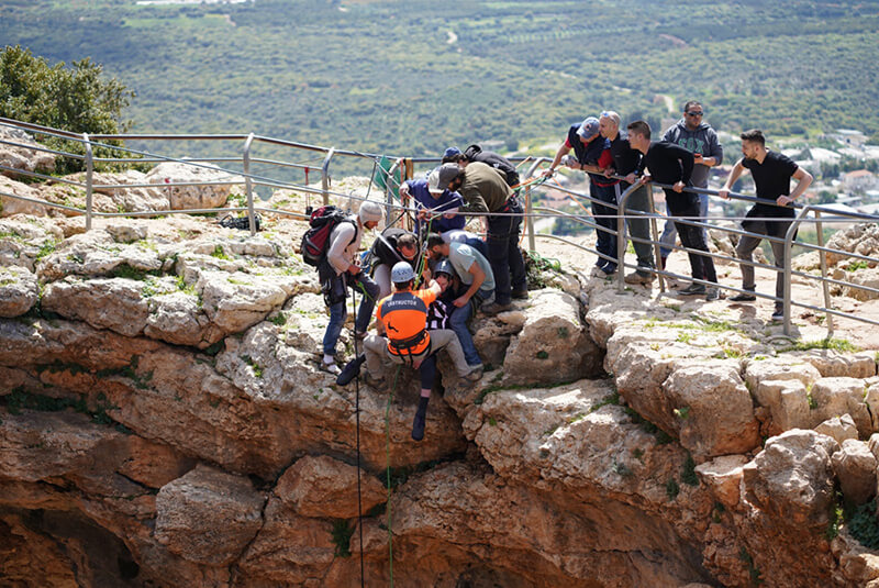 סנפלינג במערת קשת עם אשדות בקשה מעמותת אחים לחיים להגשים חלום לפצוע צהל