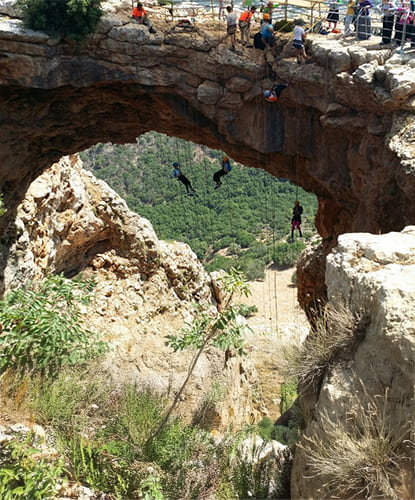 טיול פרטי סנפלינג במערת קשת עם אשדות אקסטרים