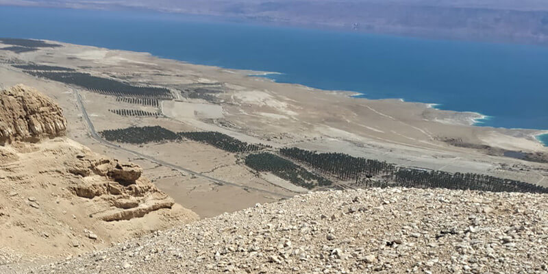 צפיה בנוף במסלול נחל תמרים