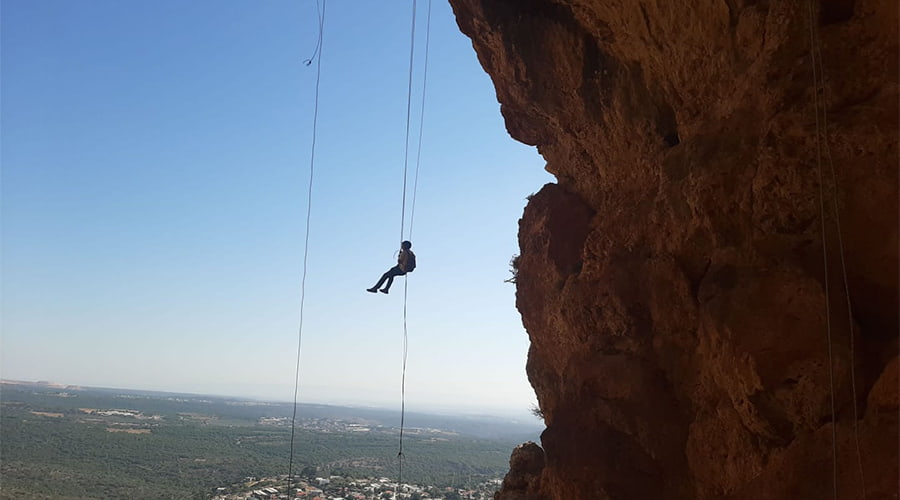 סנפלינג בגליל המערבי במערת קשת